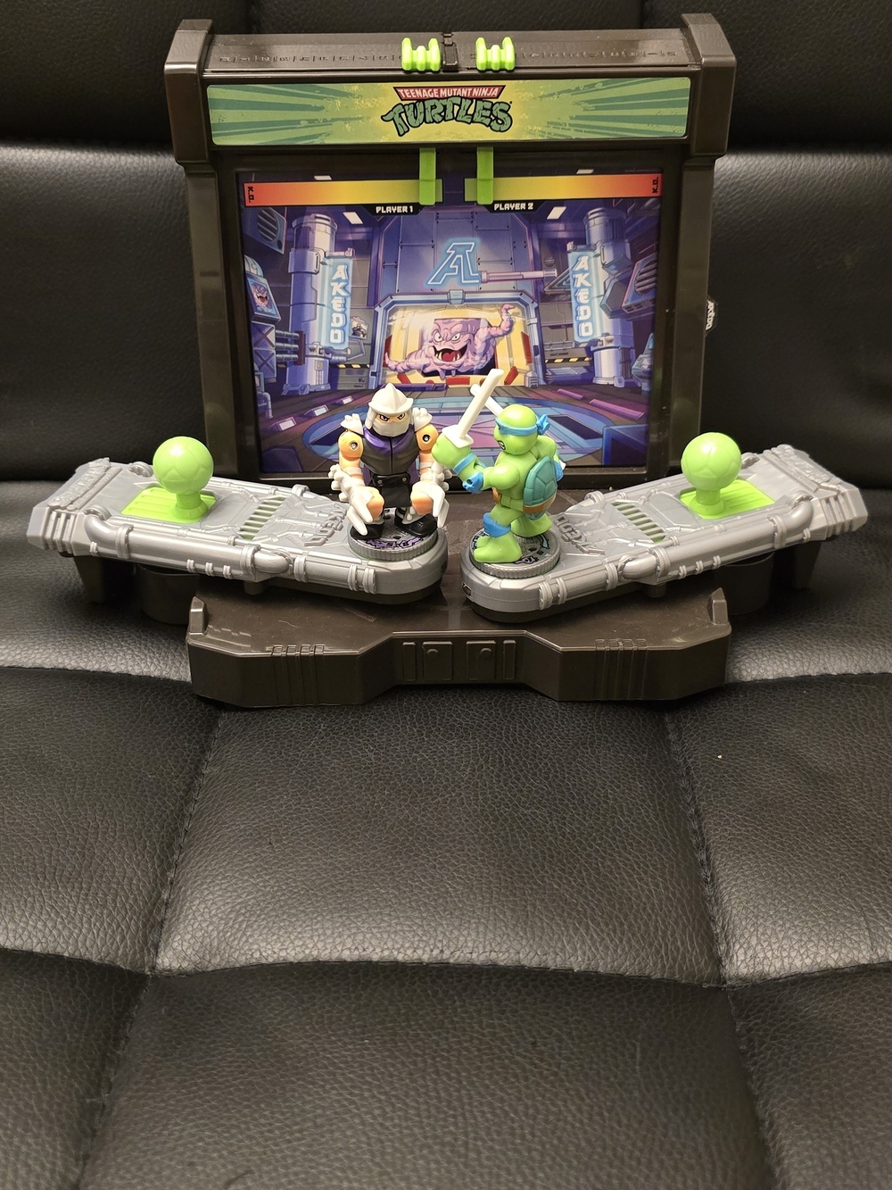 Teenage Mutant Ninja Turtles Arcade Playset with Green and Gray Figures